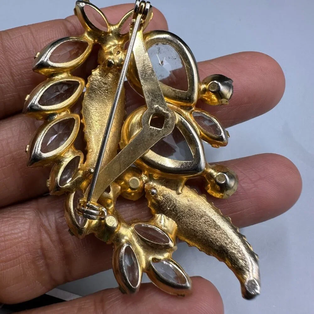 Vintage Clear Rhinestone Brooch Gold Tone Textured Leaf Pear Navette Pin